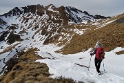 83 Scendiamo nel valloncello a pestar neve !